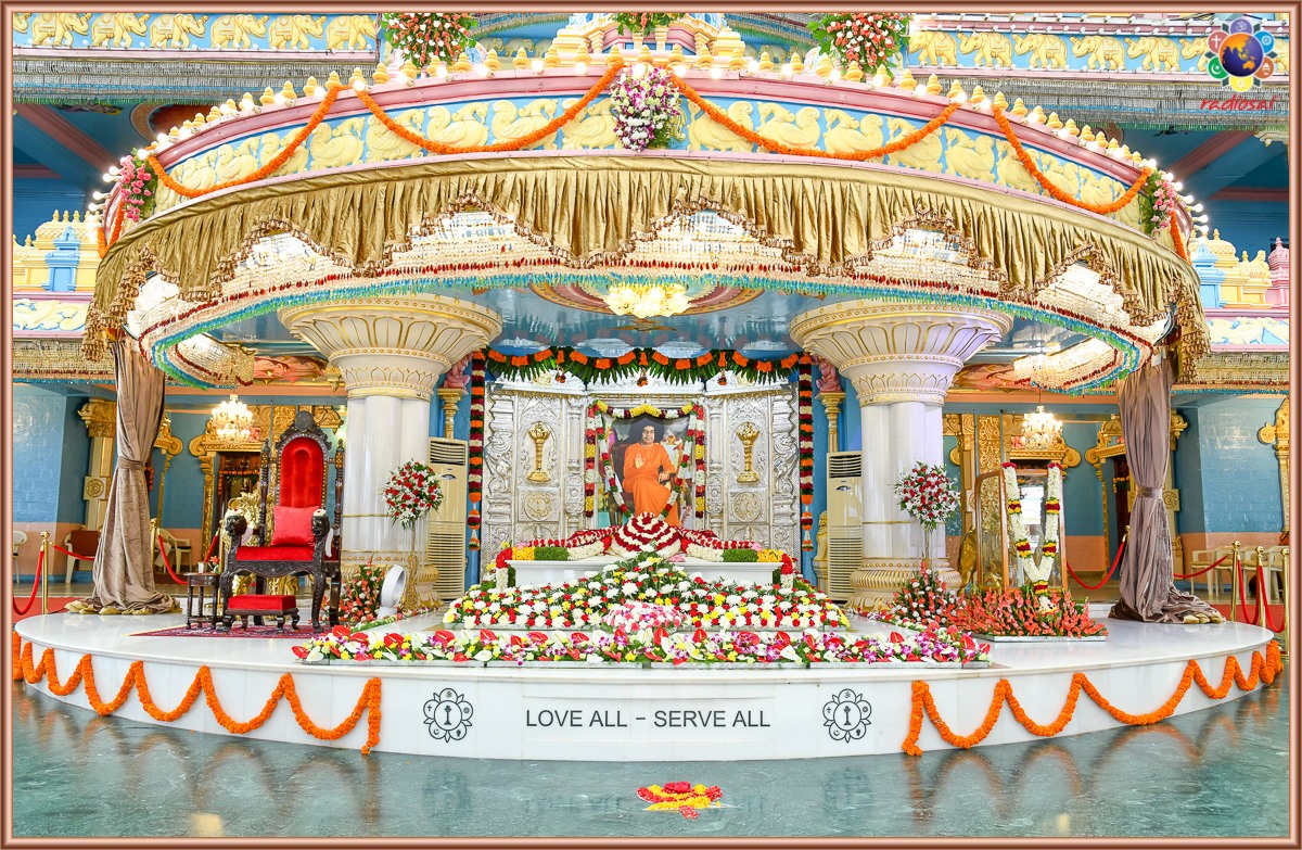 Deepavali-Diwali-at-Prasanthi-Nilayam-Sri-Sathya-Sai-Baba-Memories-and ...